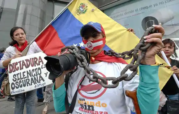¡INFORMAR NO ES DELITO! ONG rechazan cierre de emisoras en Venezuela