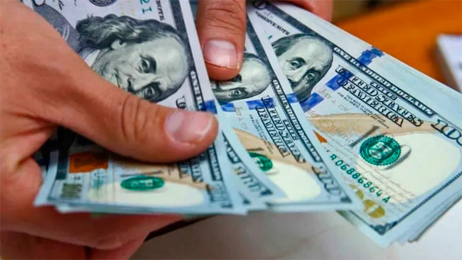 Habilitan sitio para consultar quiénes están inhabilitados para comprar dólares