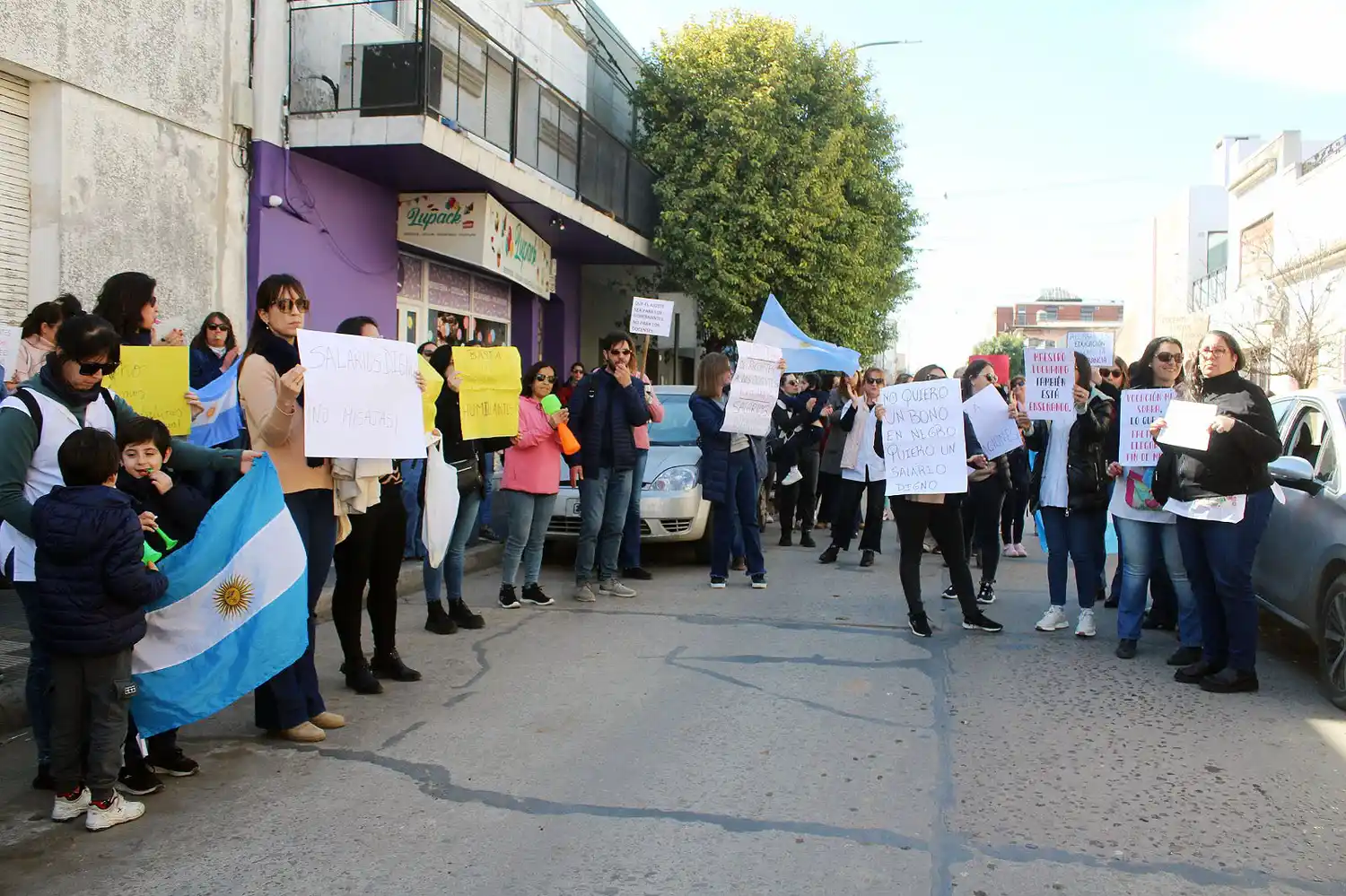 Docentes autoconvocados exigen un piso salarial de $ 1.000.000