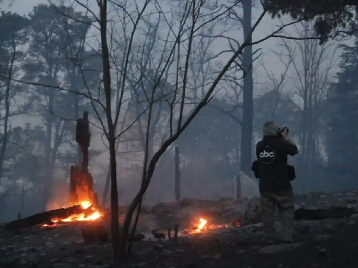 Histórico incendio en Córdoba: se quemaron al menos 80 casas