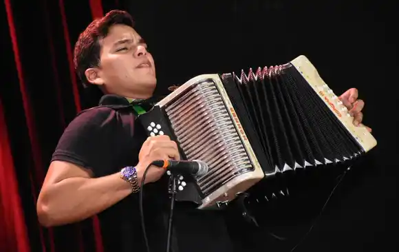 Rey Vallenato casi mata a su expareja