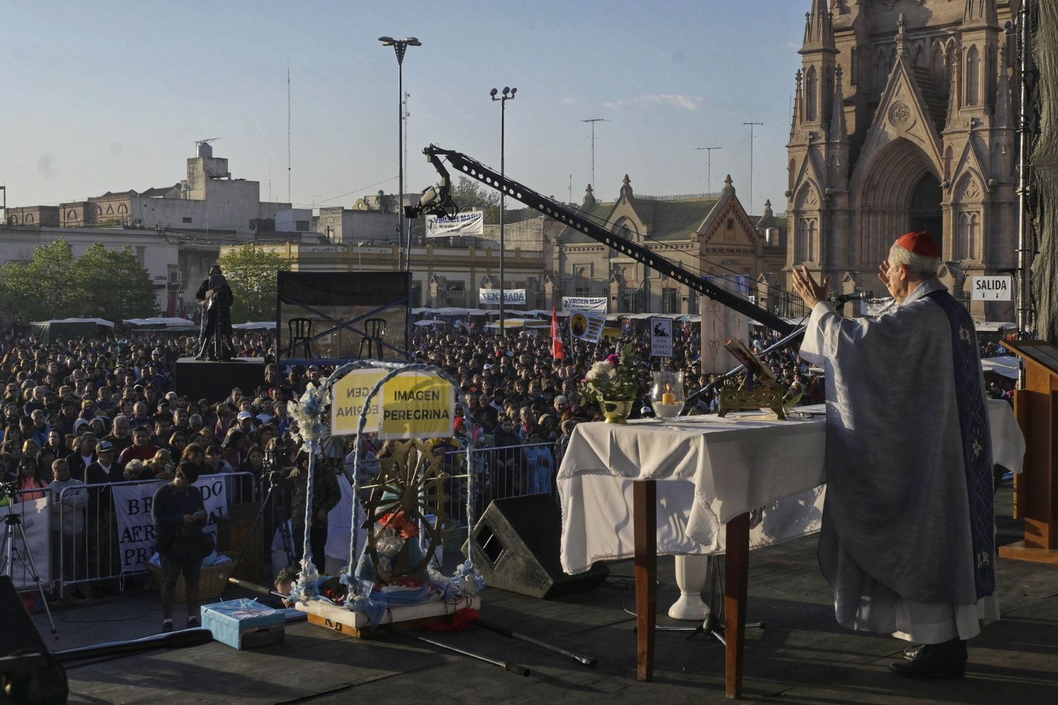 Una multitud llegó a Luján y Mario Poli pidió "encontrar la paz necesaria para unirnos como pueblo"