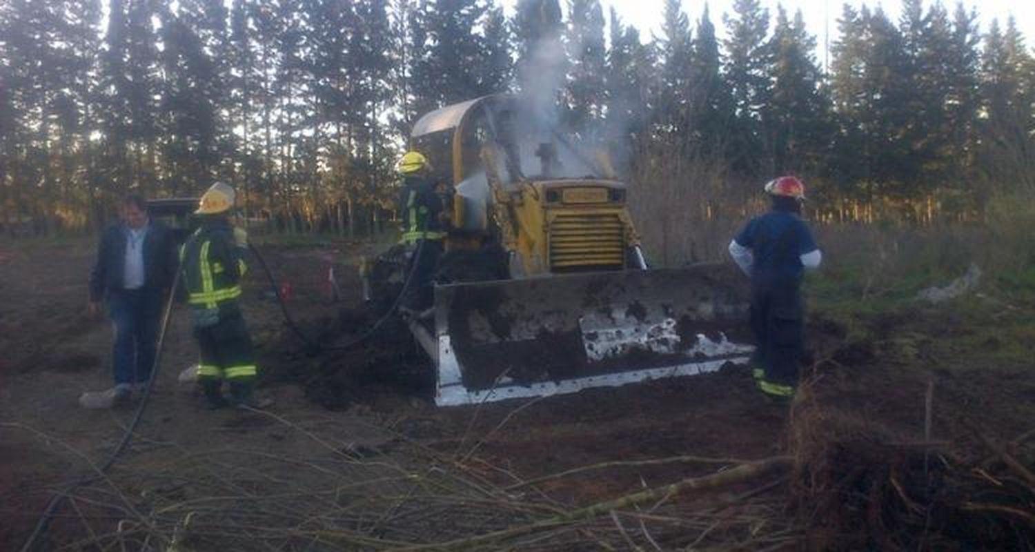 Bomberos sofocó un incendio que afectó a una maquinaria