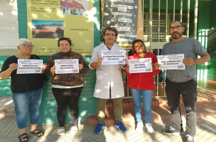 Docentes de Amsafe encabezan una jornada de protesta: «En muchas escuelas los chicos ni siquiera tienen bancos para asistir todos los días a clases»