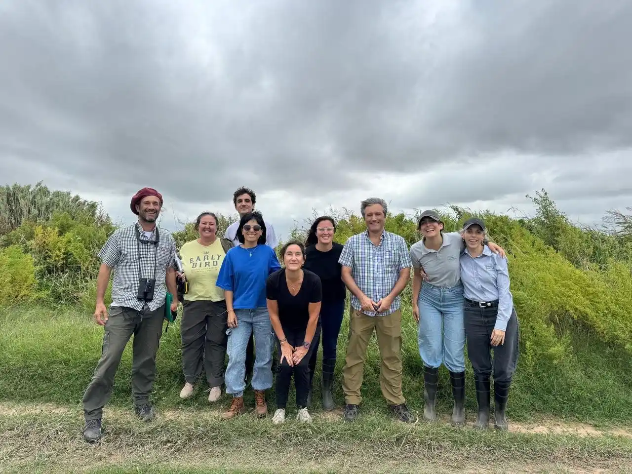 El secretario de Biodiversidad de Santa Fe Alejandro Luciani y un equipo interdisciplinario de profesionales en el lugar. Foto: Gentileza.