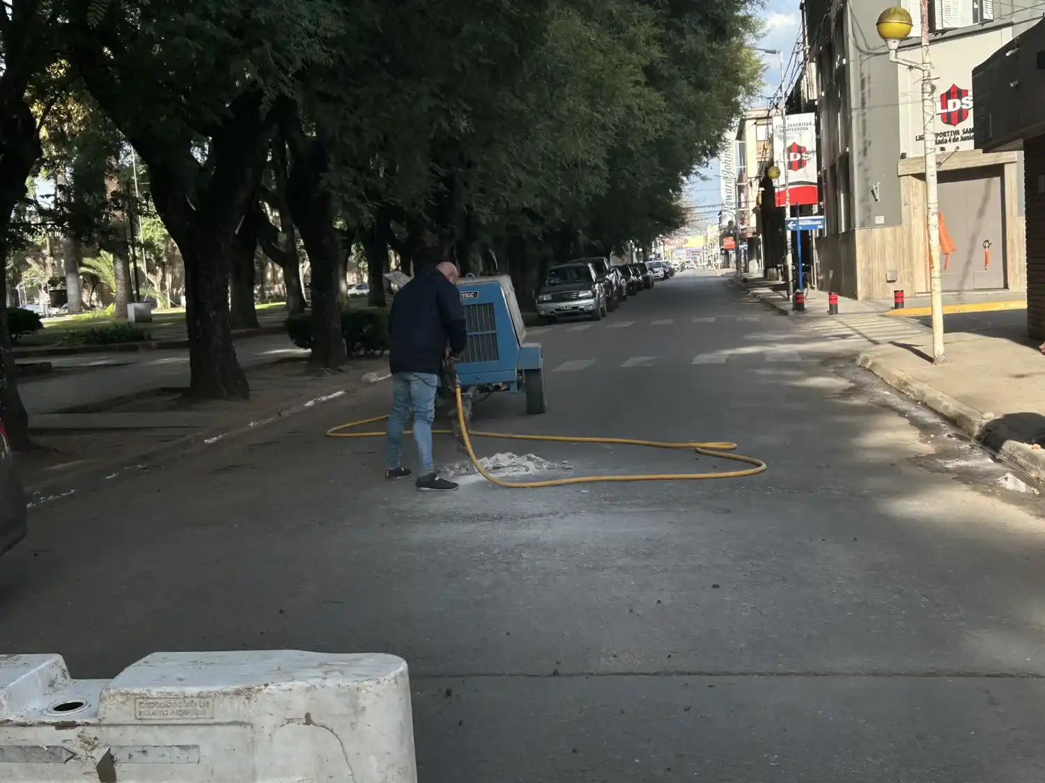 El tránsito en la zona permanece cortado.