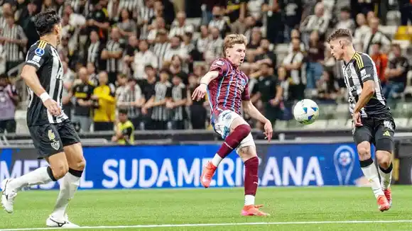 Godoy Cruz no pudo mantener la ventaja y perdió con Atlético Mineiro