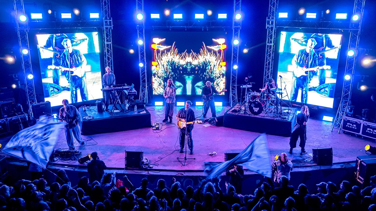 Unas 2.000 personas cantaron y saltaron con las canciones del grupo musical