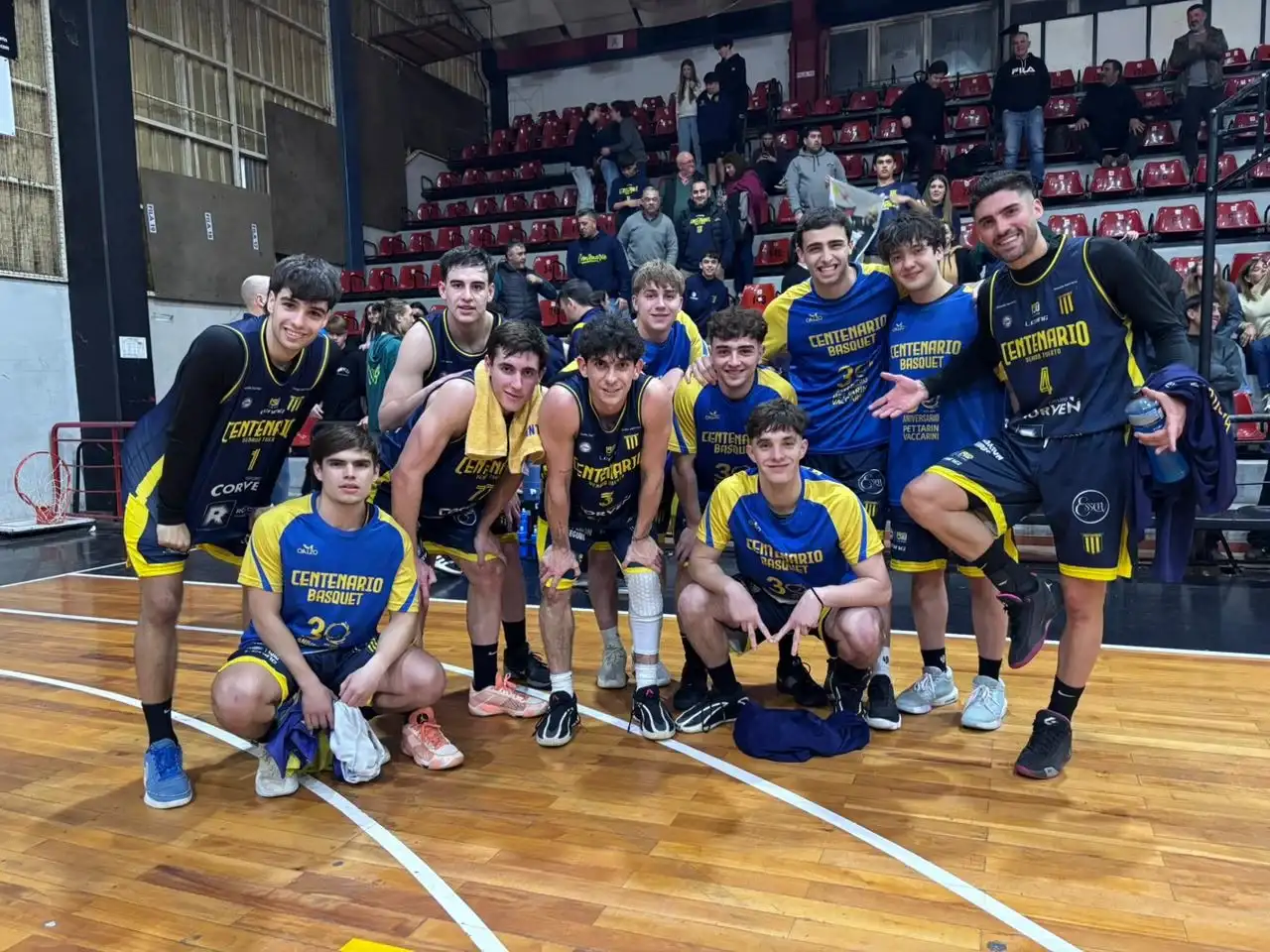 La Fiebre se quedó con el clásico a domicilio y la punta del torneo. Foto: Fabián Gallego.