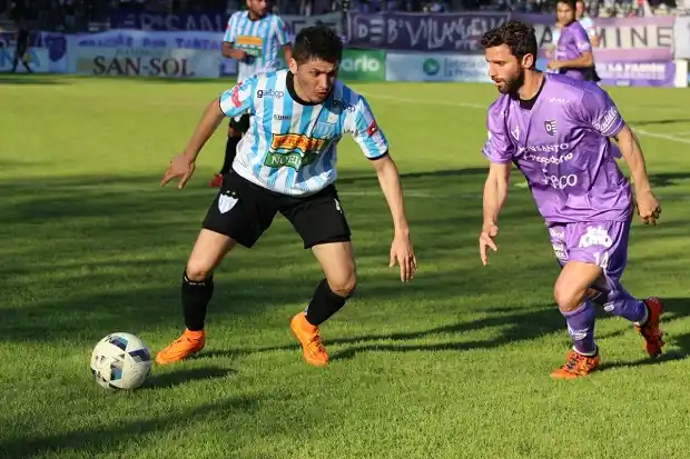 Ante Villa Dálmine, Juventud sufrió una goleada en el debut