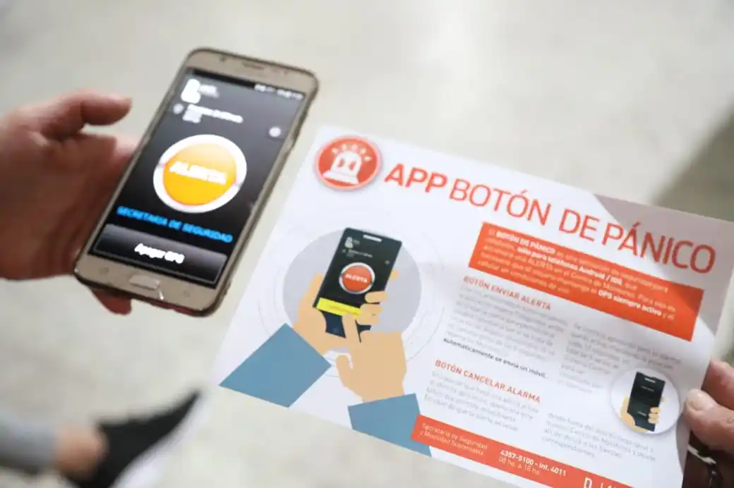 Lanús: Kravetz entregó botones antipánico en centro de jubilados