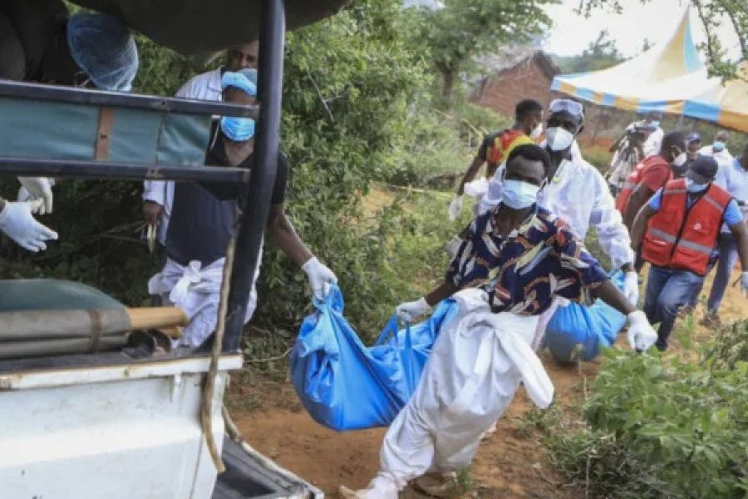 Kenia: autoridades exhumaron 47 cadáveres de fosas comunes de un presunto culto