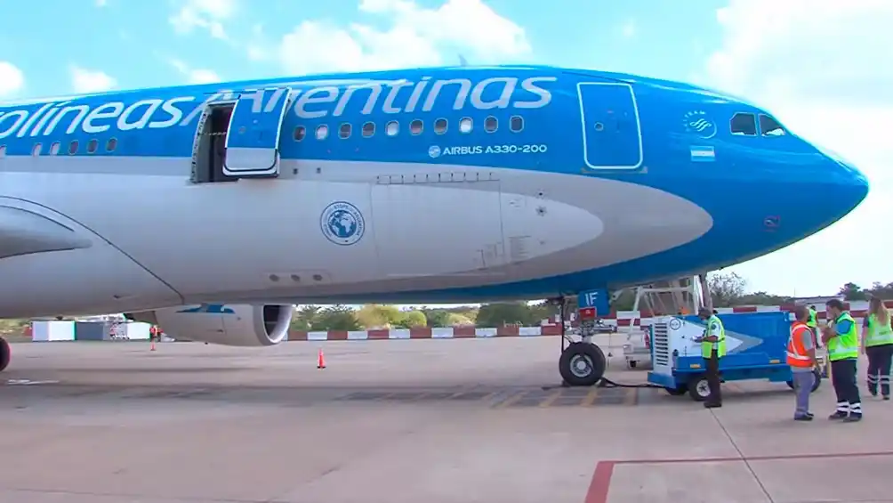 Llegó otro vuelo con 500 mil vacunas y Argentina superó las 7 millones de dosis