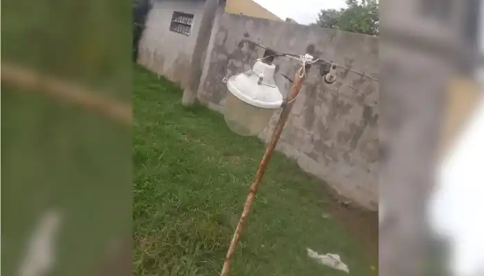 Secuelas de la tormenta: cayó un foco con electricidad