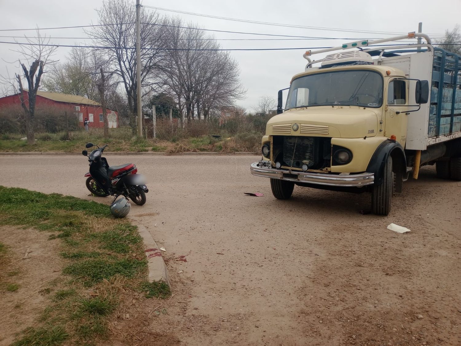 Un Camión Choco A Una Moto En La Zona Oeste De La Ciudad La Joven Fue