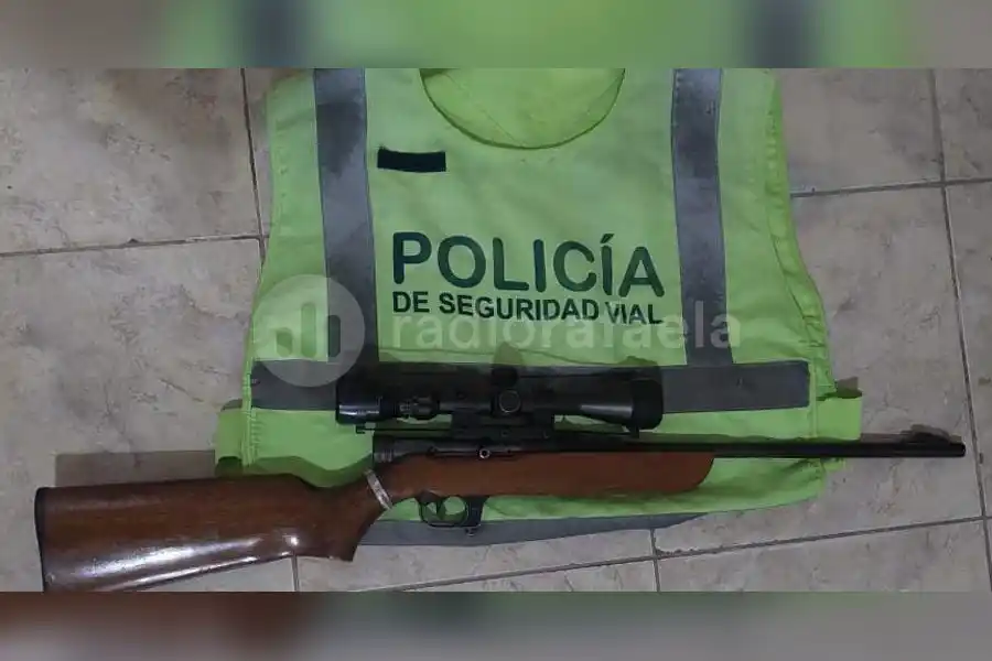 Secuestraron una carabina semiautomática en medio de un control vial en Tostado