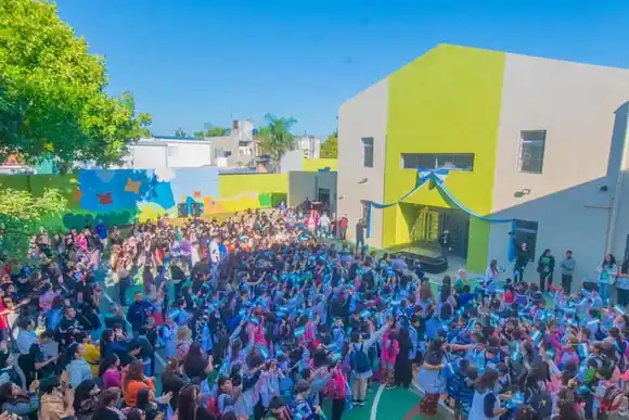 San Fernando: Andreotti inauguró la renovación de la Escuela Primaria N°17 y Secundaria N°24