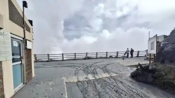 Costa Rica declara alerta máxima por erupciones de volcán Poás