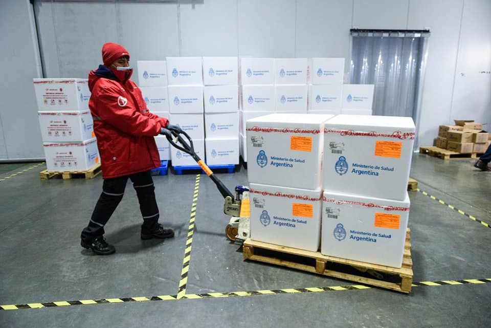 Llegan al país 1.139.000 dosis de AstraZeneca para reforzar la campaña de vacunación