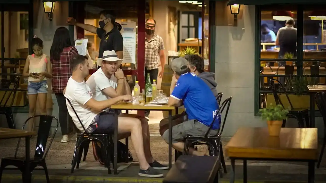 Habilitaron las reuniones familiares y sociales de hasta 20 personas