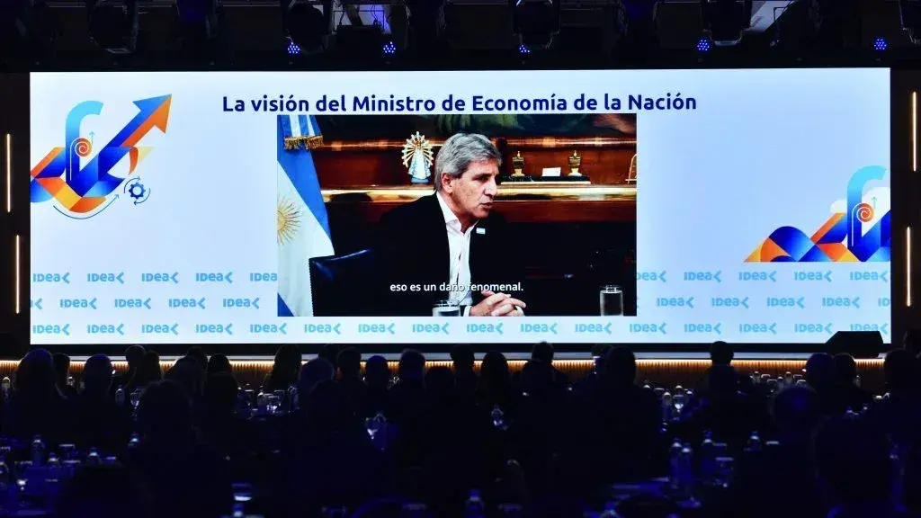 Caputo en el Coloquio de IDEA: "hay un cierto temor a volver al pasado, a volver al infierno"