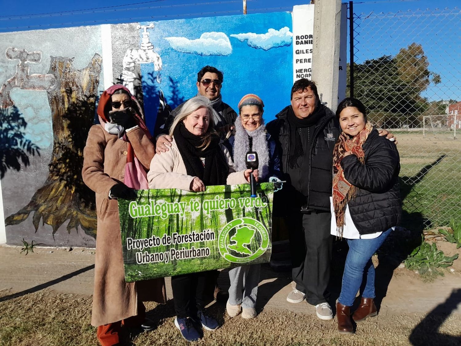 Integrantes de QUIPÚ y GTQV en la inauguración de la obra artística.