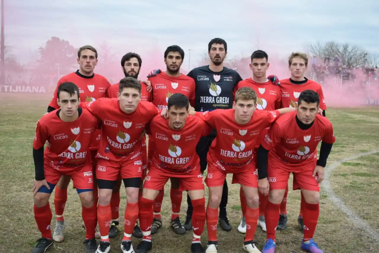 Central Larroque derrotó a Deportivo Urdinarrain y quedó a un paso del título