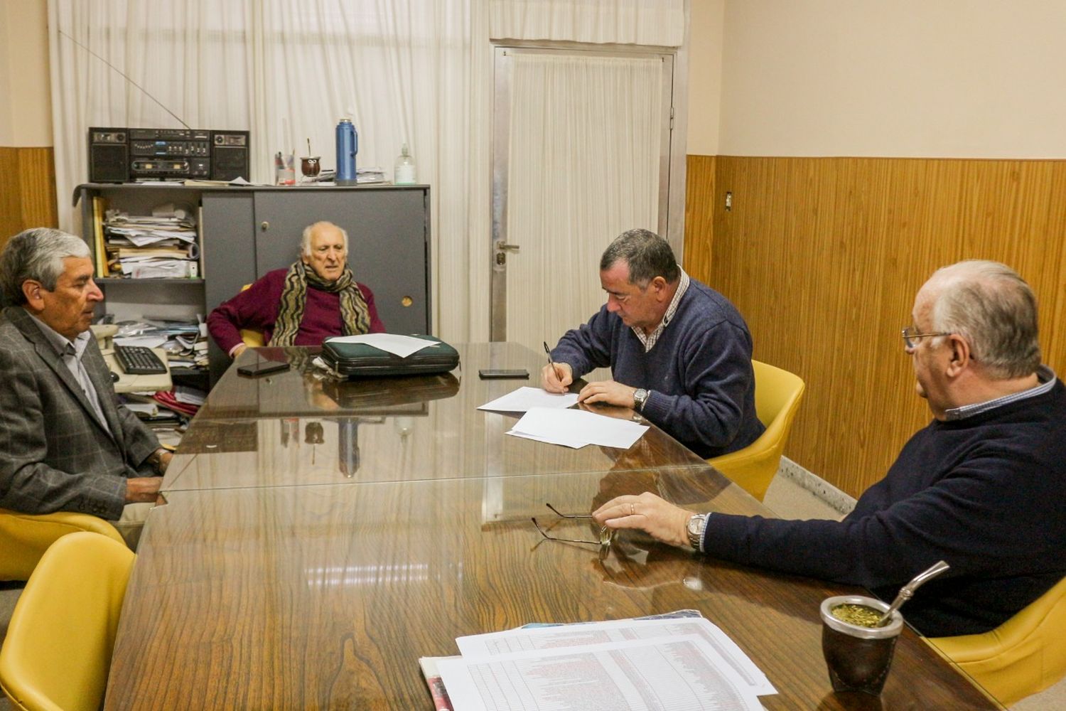 Acuerdo entre la Caja y la Cooperativa Eléctrica: "A los jubilados no se les va a cortar más la luz"