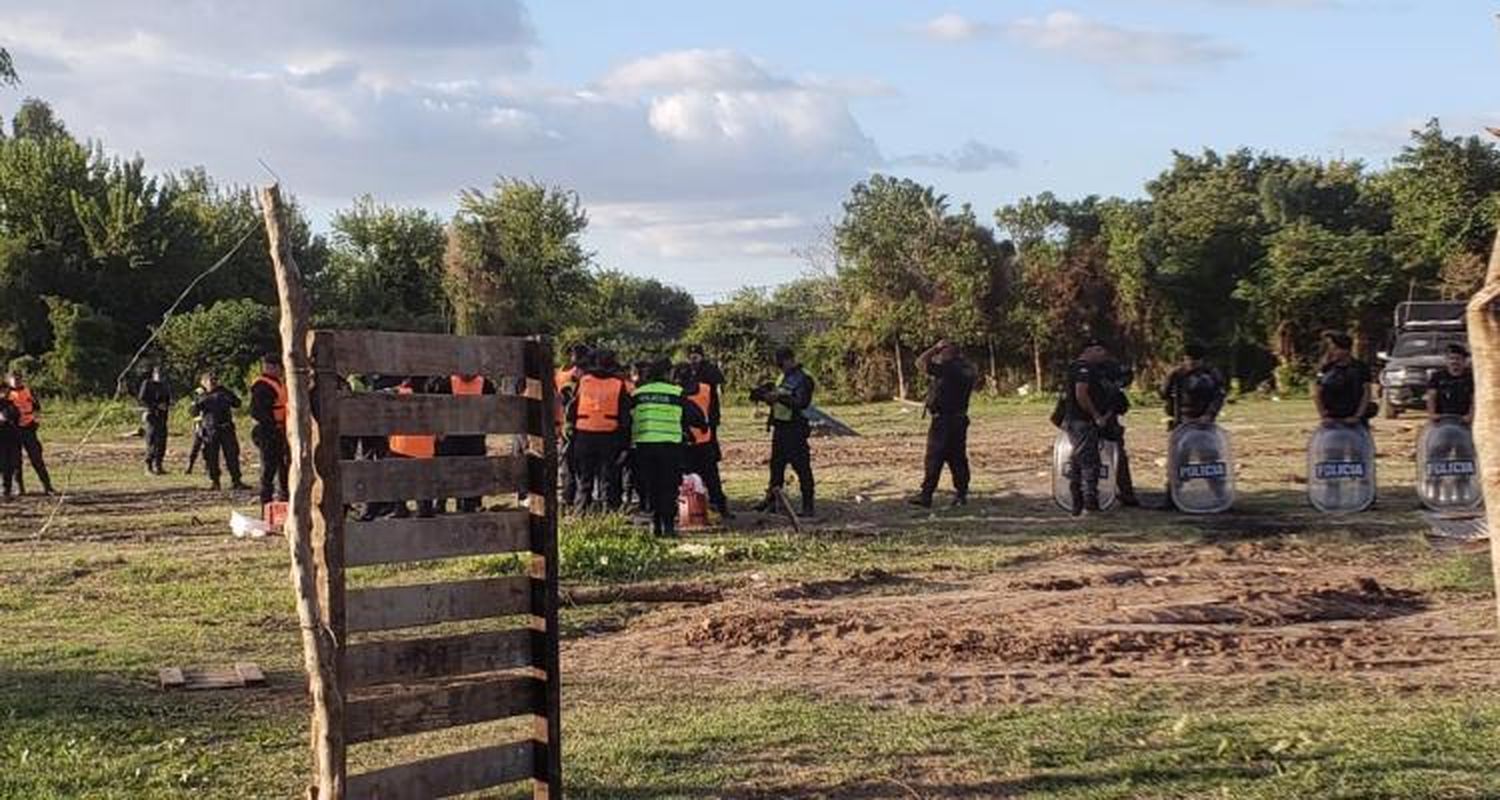 Dávila y Cruz Roja: tras el desalojo, en el barrio aseguran que “la gente va a dormir en la calle”