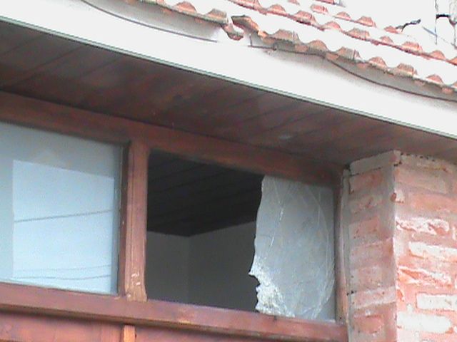 Necochea: Investigan atentado en la casa del suspendido Intendente Tellechea