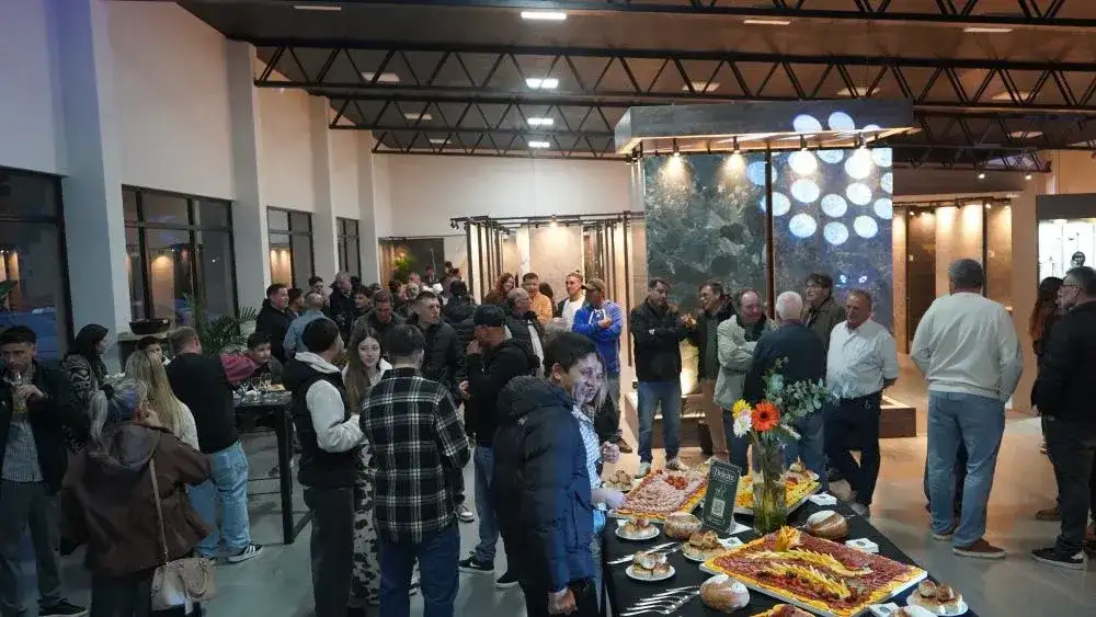 Presentaron el showroom de Maderas 74