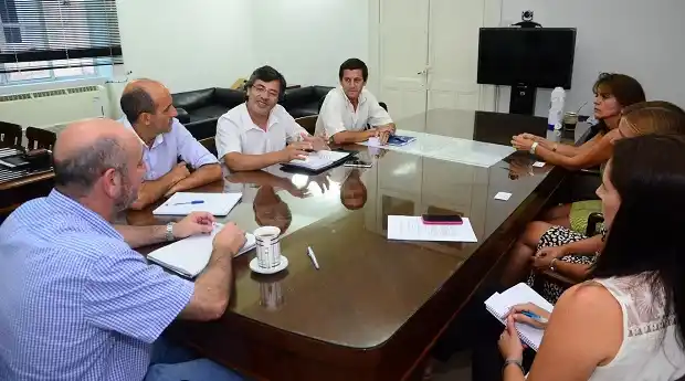 Arman equipos de trabajo de bioingeniería para la seguridad en salud