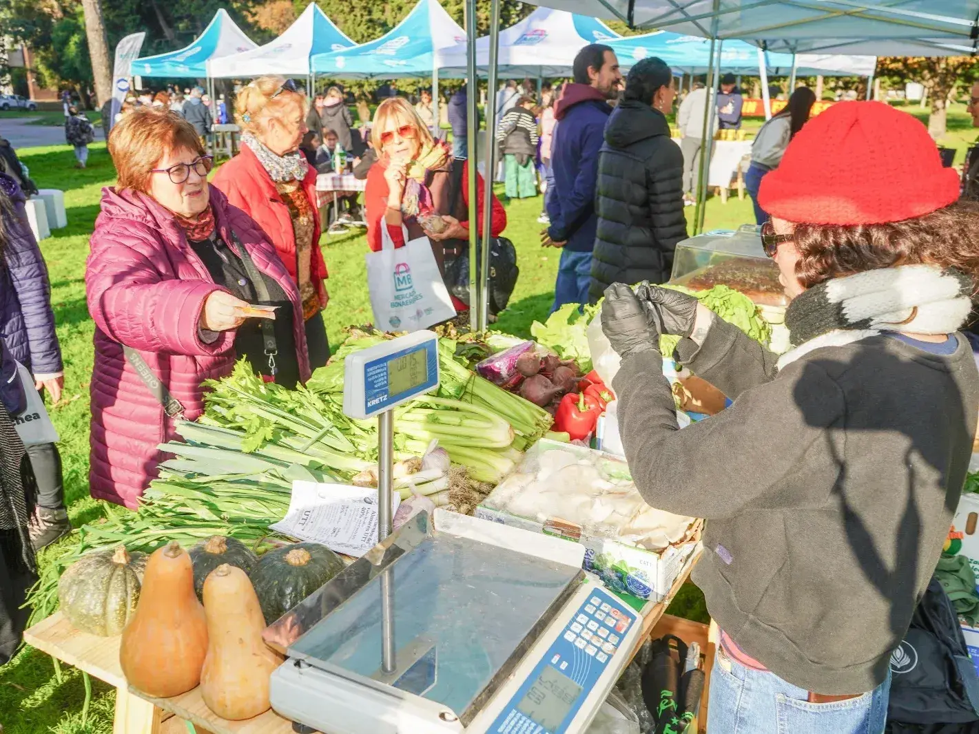 Acercar. Mercados Bonaerenses un espacio para que productores y consumidores se encuentren de manera directa.