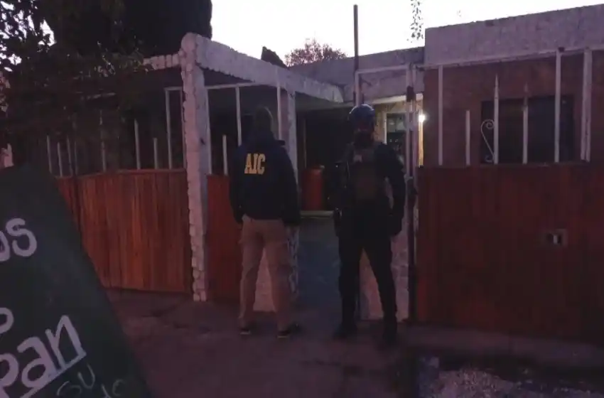 Detuvieron a dos personas por amenazas al dueño de un polideportivo de zona oeste al que le pedían 100 mil dólares