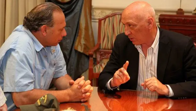 Conflicto policial en Santa Fe: Bonfatti encabeza acto "en defensa de las instituciones"