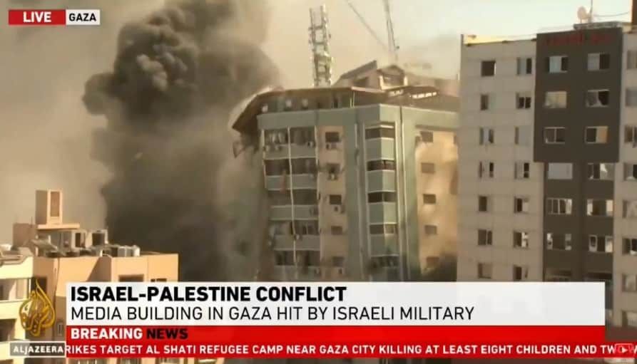 Israel destruye edificio que albergaba oficinas de AP y Al-Jazeera en Gaza
