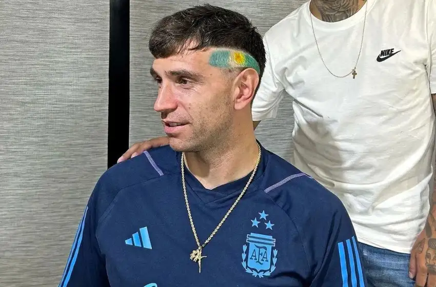 Dibu Martínez no jugó hoy por la Premier.