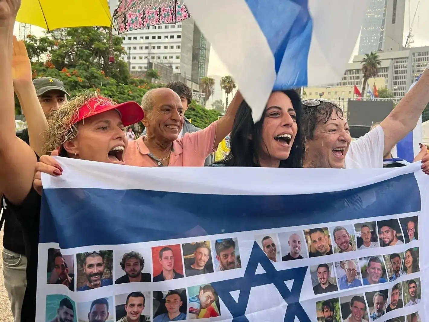Entre los 20 israelíes que regresaron a su país hay tres argentinos: David y Ariel Cunio, y Eitan Horn. Foto: Gentileza