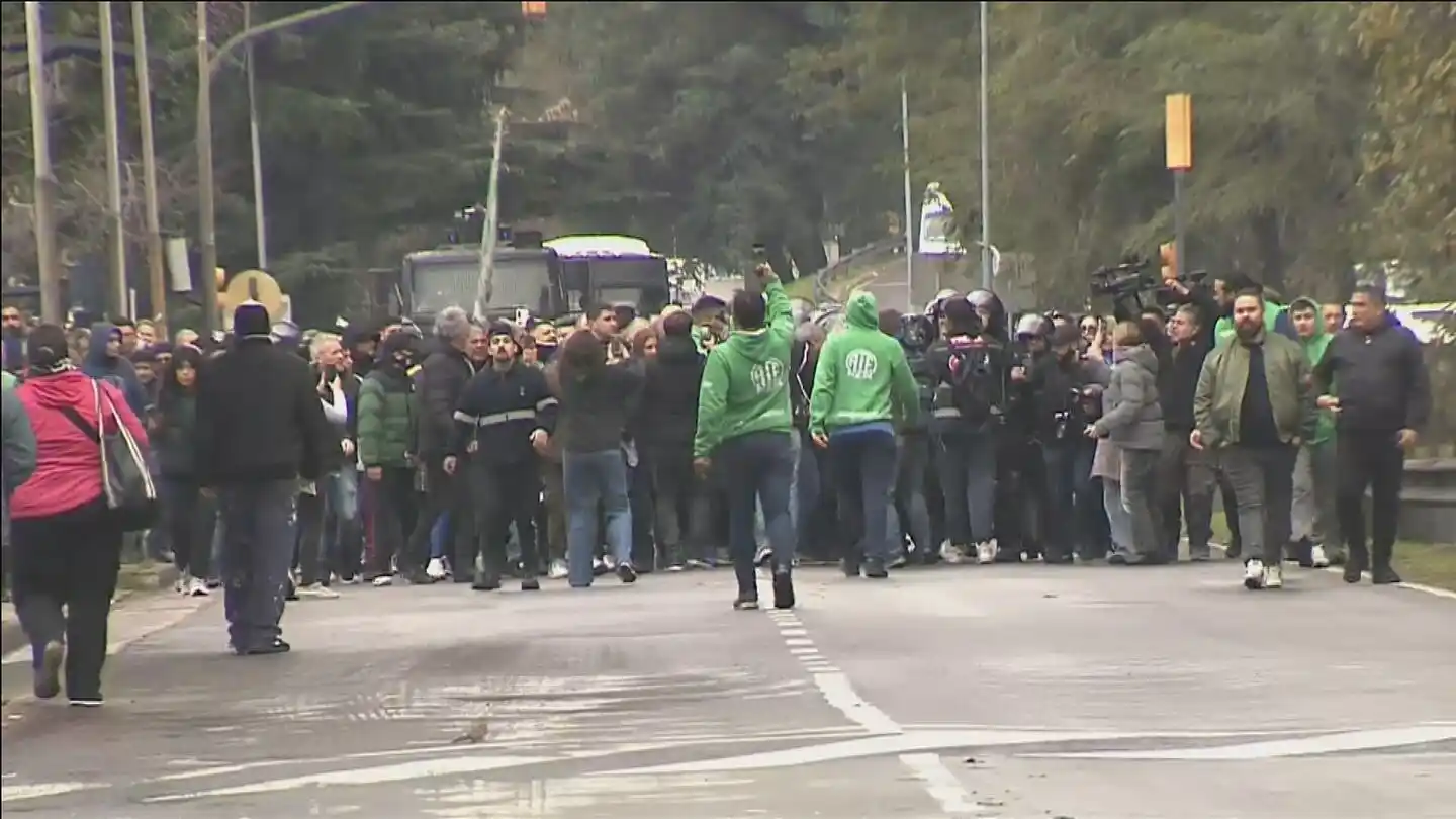 Incidentes en Villa Martelli: gas pimienta, detenidos y represión policial durante protesta de trabajadores en el INTI