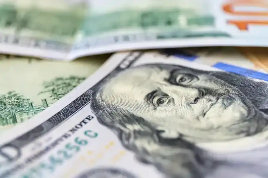 Sacan de circulación billetes de 100 dólares: cuáles son y hasta cuándo se pueden cambiar