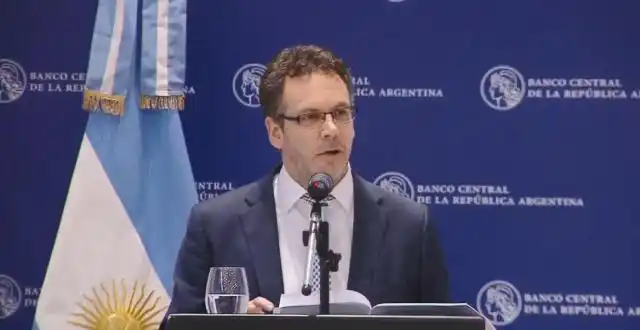 Sandleris sobre el cepo: "Afecta solamente al 2% de los que compran dólares"
