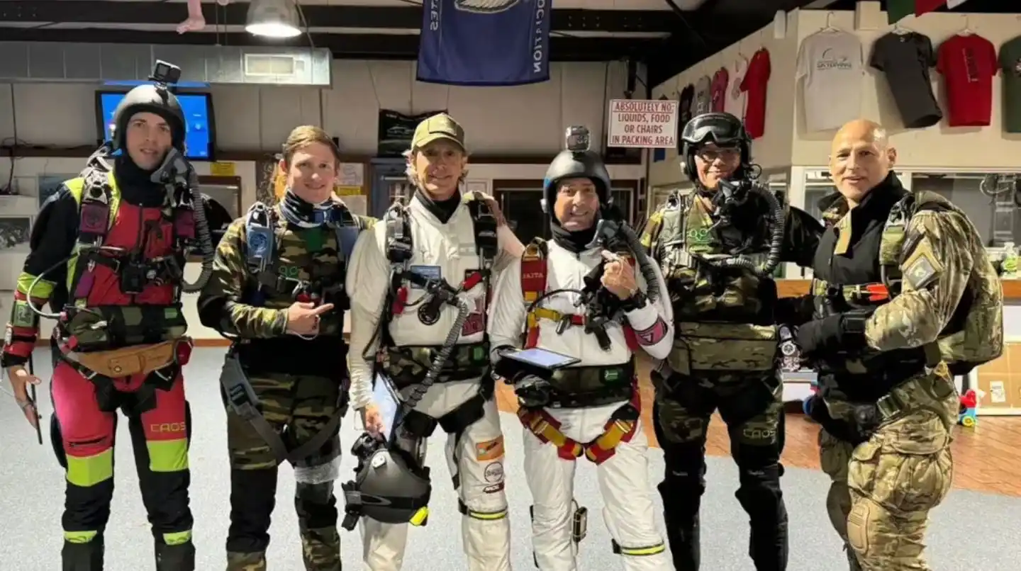 Alejandro Montagna y Marcelo Vives superaron un récord tras saltar desde los 13 mil metros y enfrentar el frío extremo, la velocidad y la oscuridad. (Foto: Instagram/@alejandro_montagna)