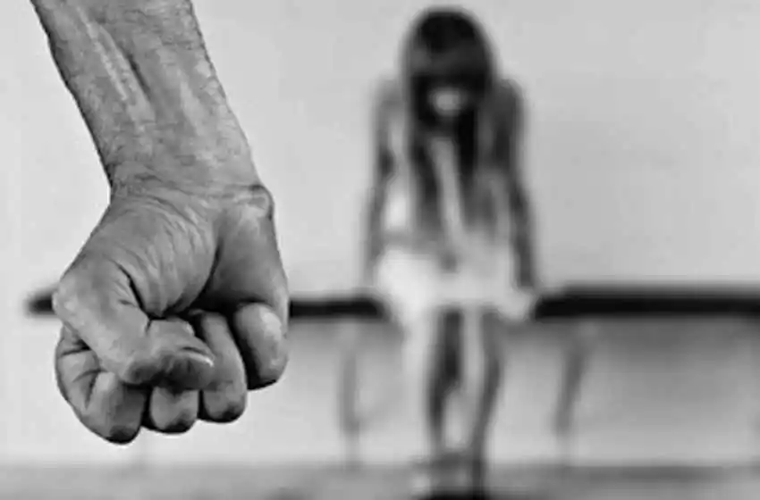 Un adolescente salvó a su mamá de los salvajes golpes de su padre