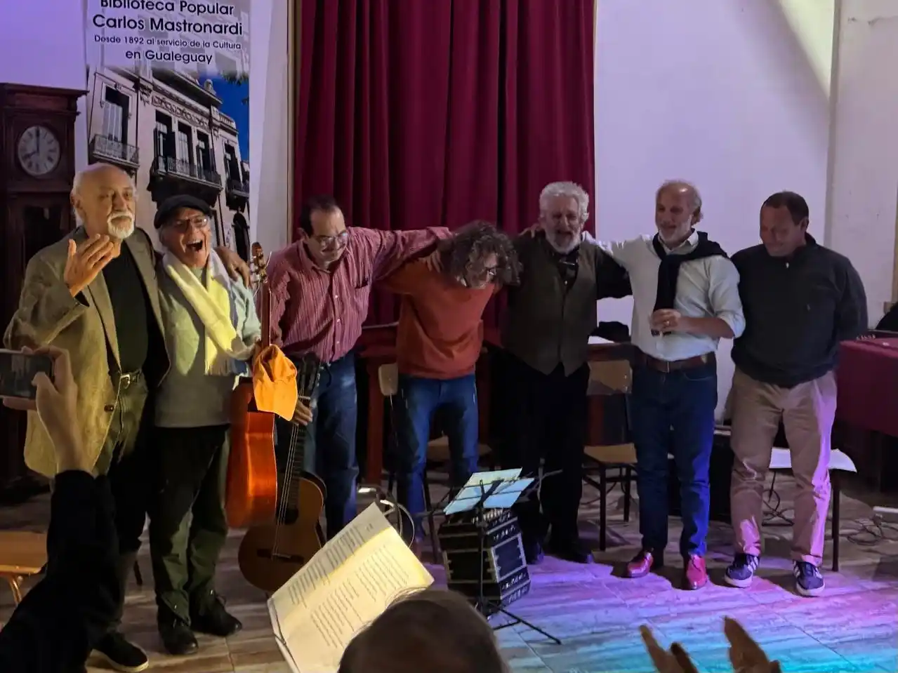 Quena Taborda desbordó la Biblioteca junto a los TANGualeyos