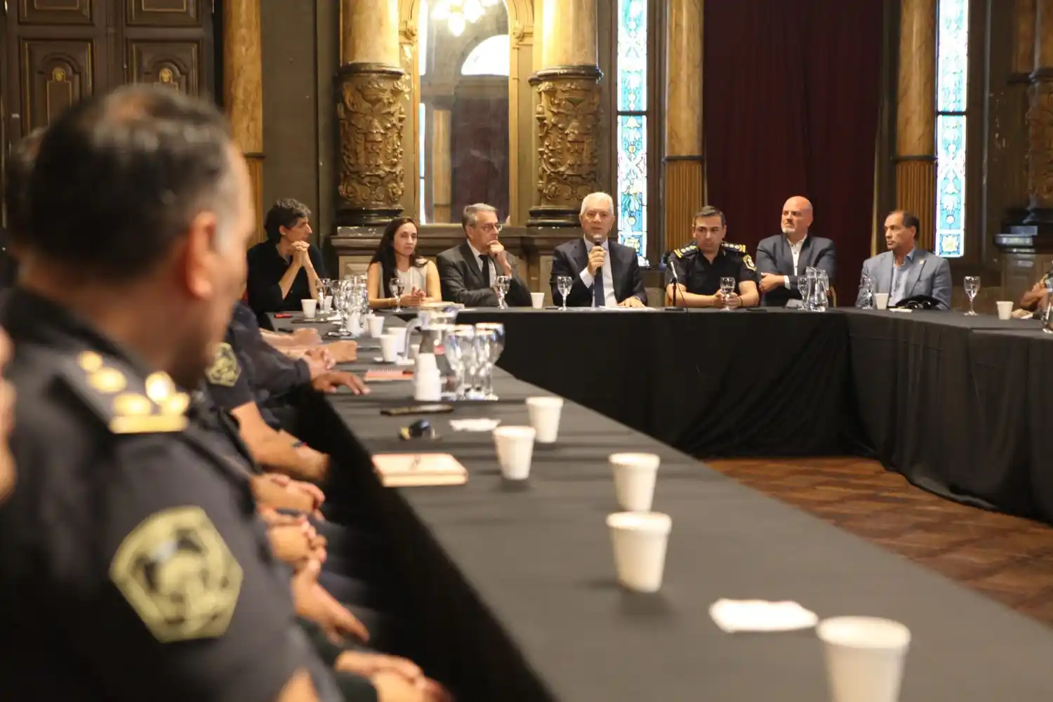 Seguridad: Alak se reunió con autoridades policiales para coordinar operativos y controles junto a la Provincia