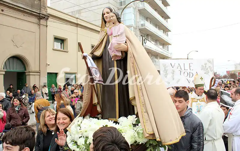 Procesión en honor a la Virgen