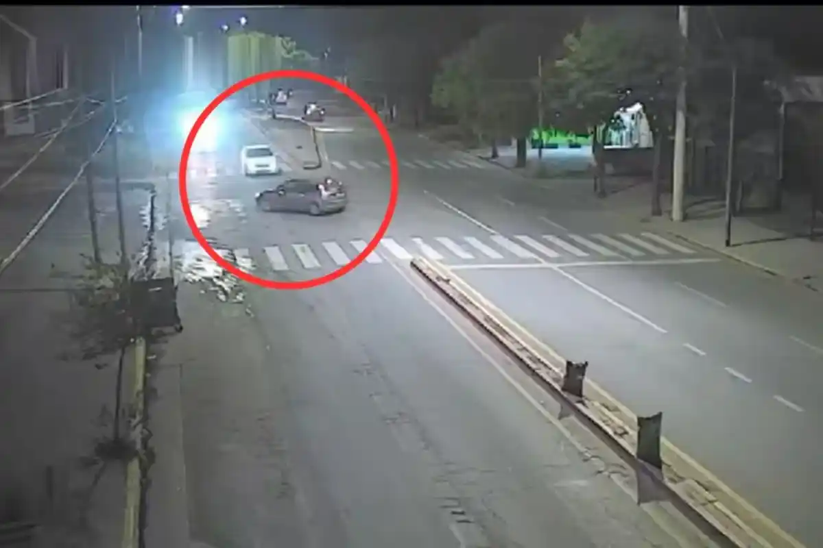 El choque quedó registrado por las cámaras de seguridad del 911.