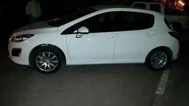 Robó un auto para ir a ver  boxeo con su novia y amigos
