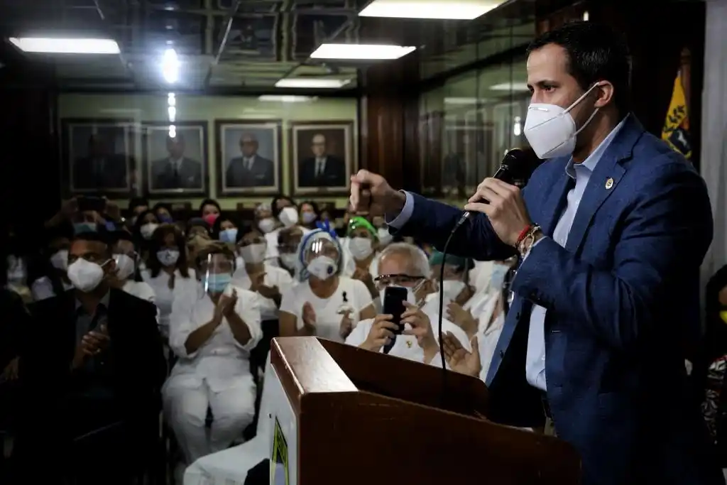Guaidó al sector salud: “Luchamos hasta que caiga  la dictadura”