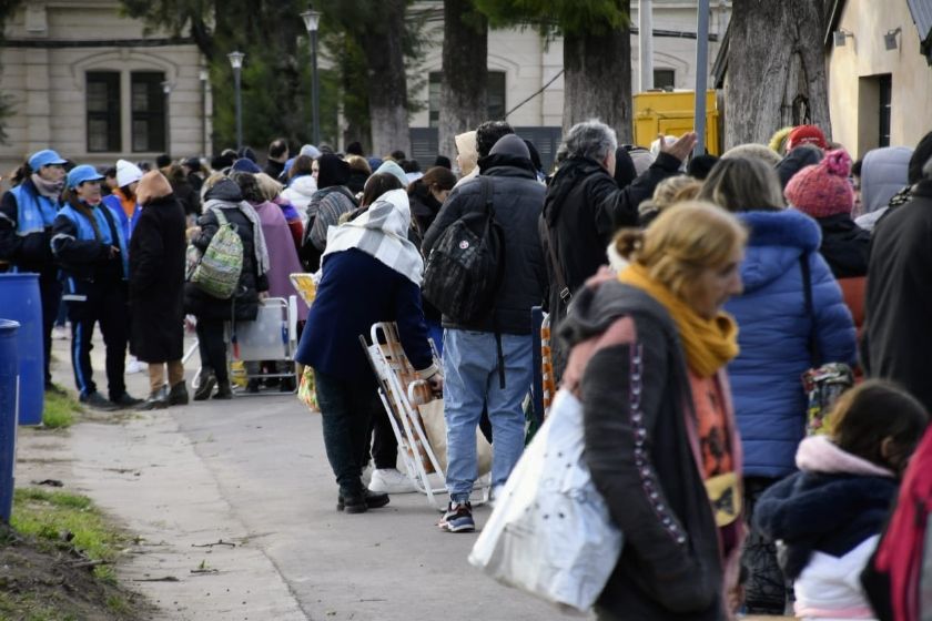 Leda en Rosario: cuadras de fila para una nueva presentación de la sanadora